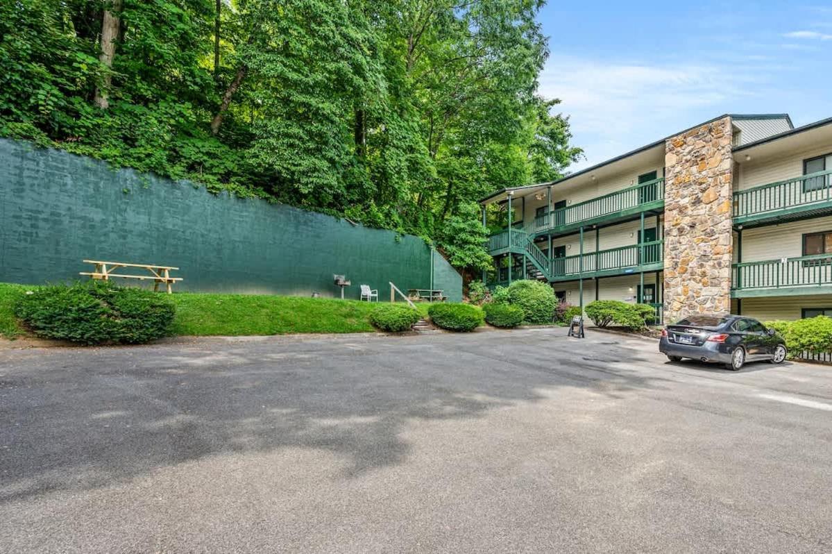 Misty Mountain Getaway Villa Gatlinburg Exterior photo